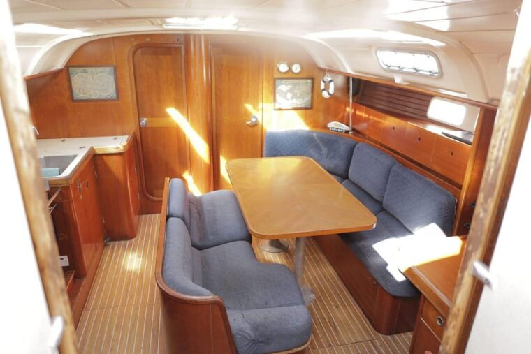 3h-whale-watching-private-tour-beneteau-oceanis-440