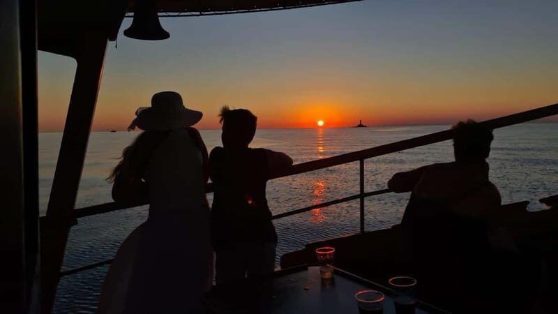 3hours Dolphin Sunset watching with unlimited drinks +dinner - The Value and Practicalities