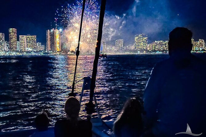 3hr-luxury-private-sailing-catamaran-in-waikiki-for-1-to-6-people
