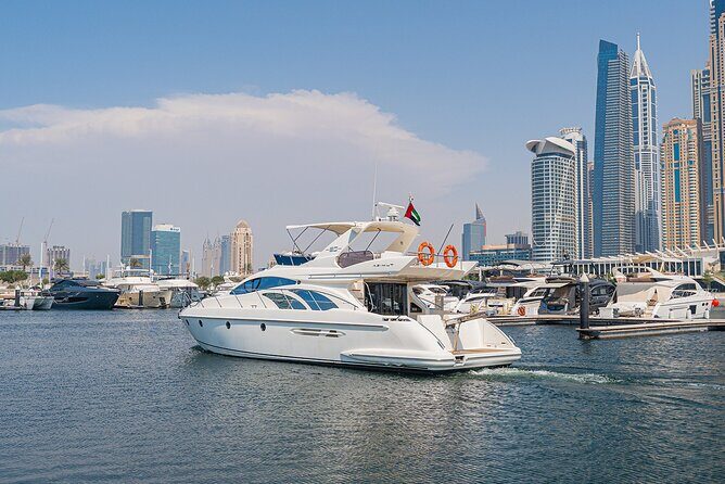 3hr Yacht- Palm Jumeirah with FREE Snacks and 30 Min Seabob - Key Points