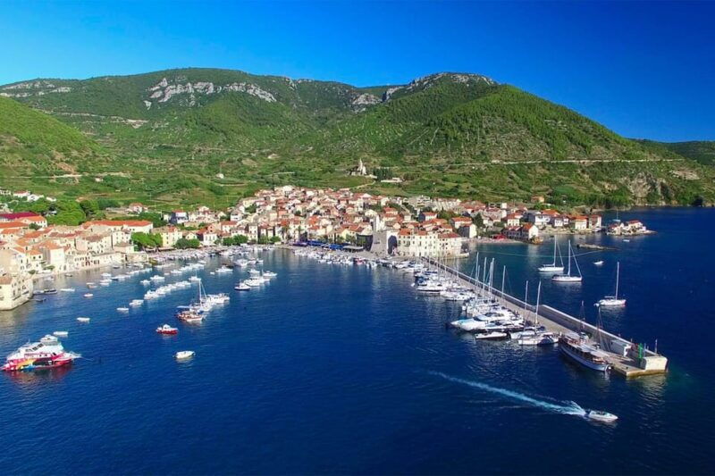 4-caves-komiza-private-speedboat-tour-from-split