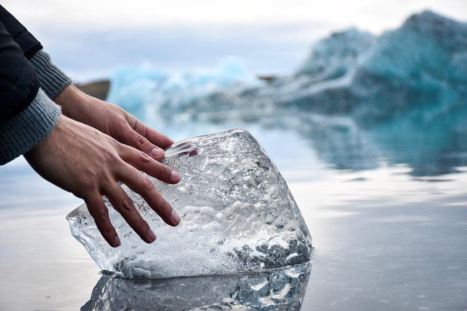 4-day-blue-ice-cave-south-coast-golden-circle-snaefellsnes-northern-lights