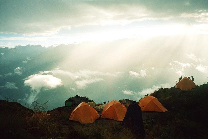 4-days-inca-trail-to-machu-picchu-group-service