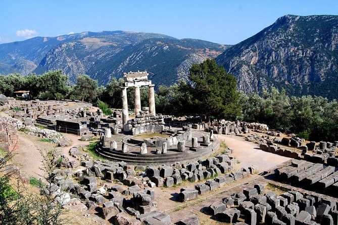4-days-private-tour-corinth-mycenae-nafplio-olympia-delphi-meteora