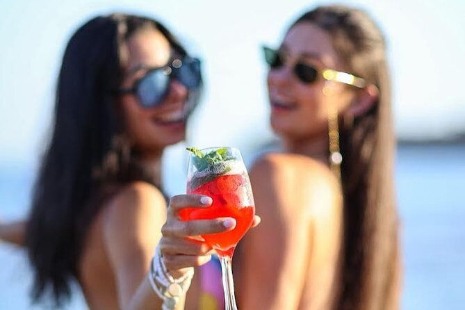 4-hour-day-party-at-beach-clubs-in-mykonos