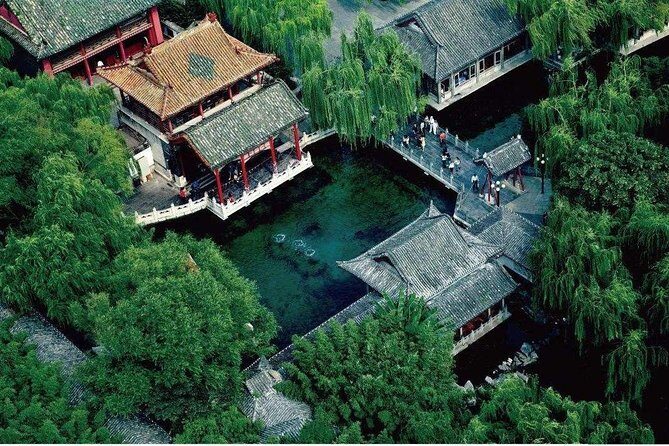 4 Hour Jinan Private Walking Tour to Baotu Spring and Surroundings - Walking Past City Squares & Into Furong Street