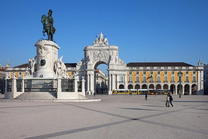 4-hour-lisbon-private-guided-tour-via-tuk-tuk