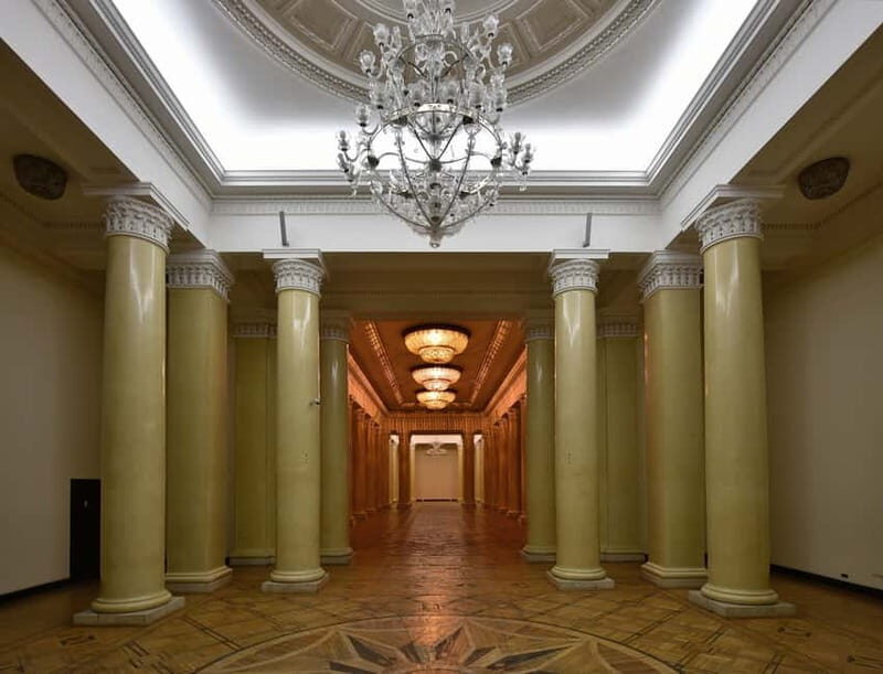 4 hour: Palace of Culture & Science and Wilanow Palace - A Complete Guide to the 4-Hour Palace of Culture & Wilanow Palace Tour
