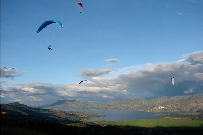 4-hour-paragliding-adventure-from-bogota