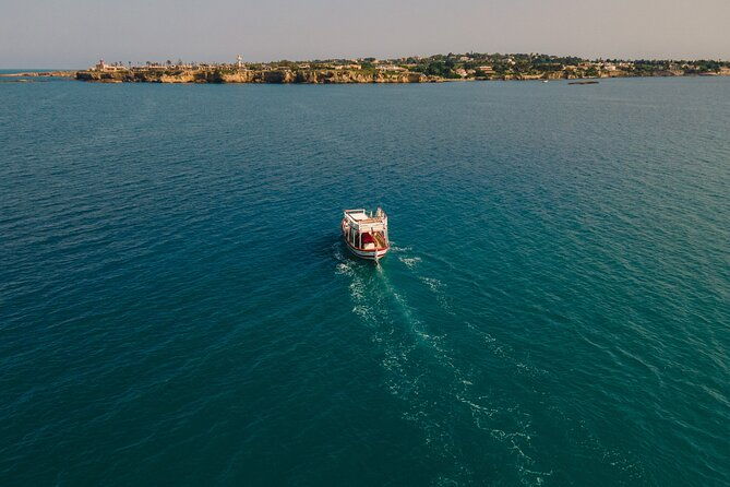 4-hour-private-boat-tour-of-ortigia-island-with-lunch-2