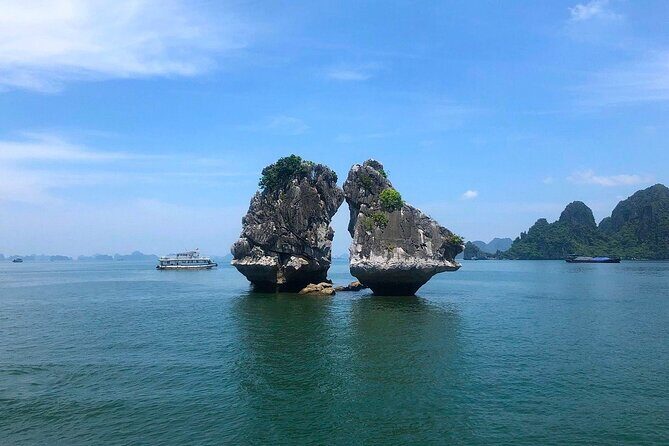 4-Hour Private Cruise Through the Spectacular Ha Long Bay - A Detailed Look at the 4-Hour Private Cruise Through Ha Long Bay