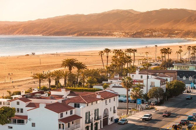 4-hour-private-limo-tour-of-los-angeles-by-a-tv-personality-with-free-drinks