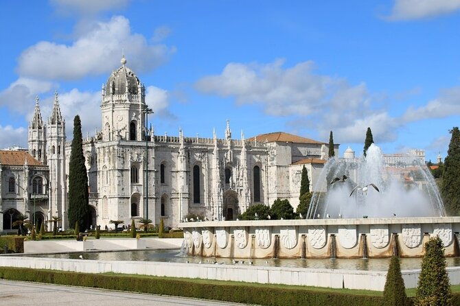 4-hour-private-tuk-tuk-tour-explore-the-old-and-the-new-lisbon