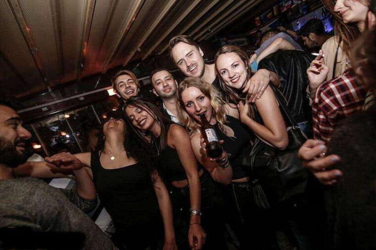 4-hour-shanghai-pub-crawl-bars-nightclub-hopping