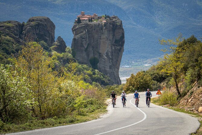 4-hour-tour-morning-highlights-of-meteora-on-e-bike-3
