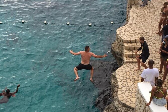 4-hours-party-boat-catamaran-cruise-in-negril