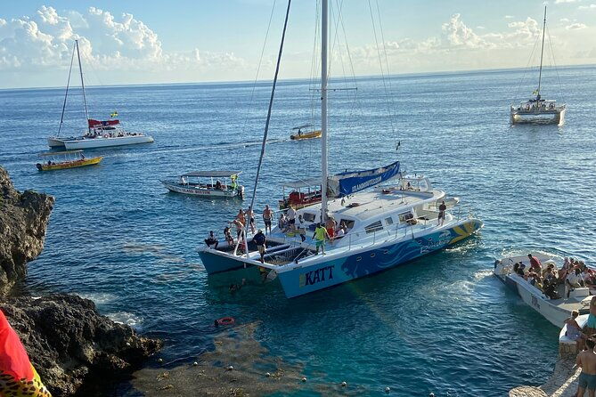 4-hours-party-boat-catamaran-cruise-in-negril