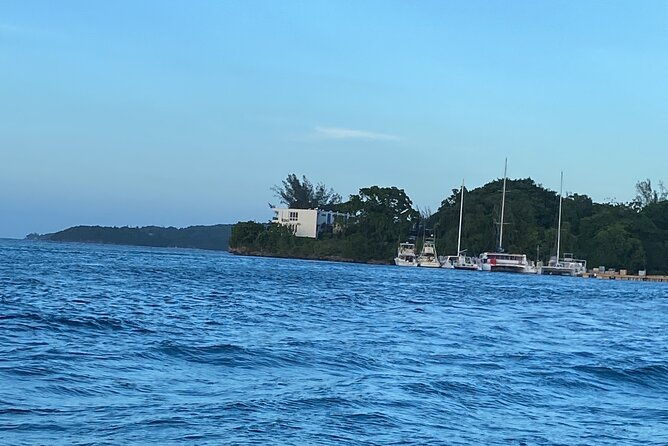 4-hours-party-boat-catamaran-cruise-in-negril