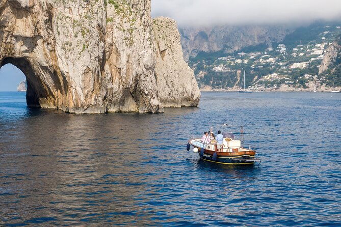 4-hours-private-boat-tour-of-capri