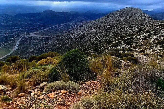4-hours-private-hiking-on-the-strouboulas-mountain-heraklion