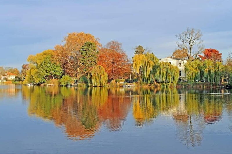4 hours Private Romantic Boat Cruise for 2 - Wine included - FAQs