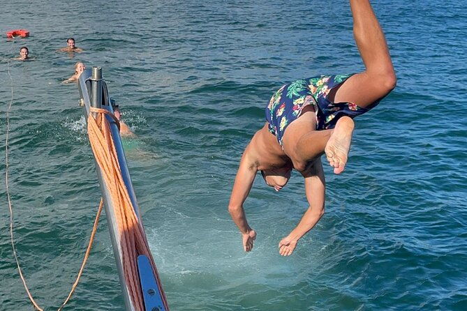 4-hours-private-tour-with-dives-in-catamaran-in-lisbon