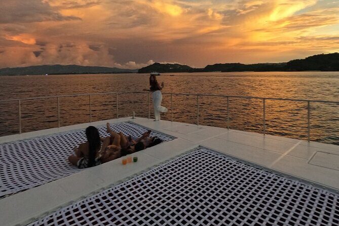 4 hours Red Whale Party Yacht in Boracay - Who Will Love This Experience?