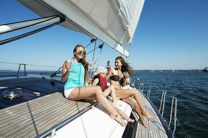 4-hours-sailboat-tour-for-2-people-along-the-los-angeles-coastline