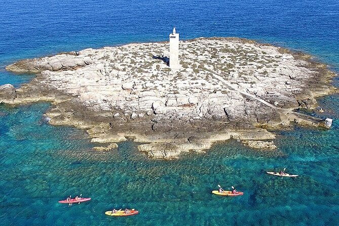 4-hours-sea-kayaking-from-komiza