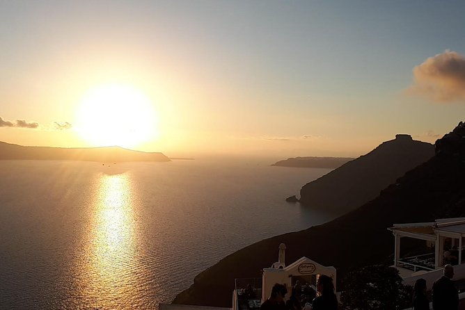 4-hours-tailor-made-tour-in-santorini-2