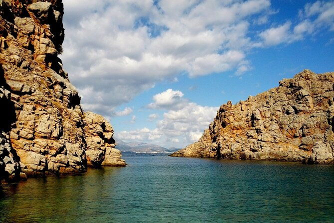 4-hours-vip-private-cruise-with-9-meter-luxury-inflatable-boat-with-skipper