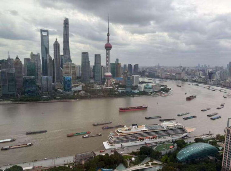 4-hr-shanghai-tour-food-culture-skyline-cycling-ferry