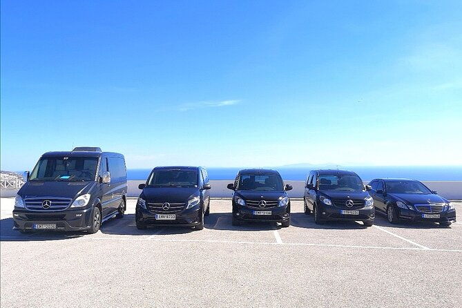 4-hrs-private-island-tour-and-photos-oia-and-blue-domes-n-beach