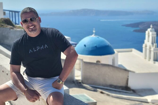 4-hrs-private-island-tour-and-photos-oia-and-blue-domes-n-beach