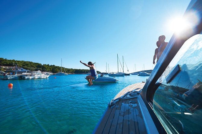 4-island-split-boat-tour-brac-pakleni-hvar-solta