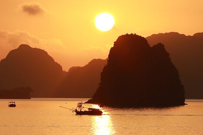 4 Star Cruise 2 days 1 Night Bai Tu Long Bay Voyage from Hanoi - Key Points