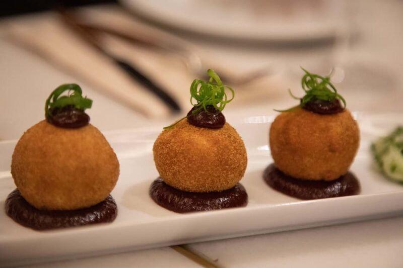 4-tapas-stops-and-drinks-paring-where-the-locals-go