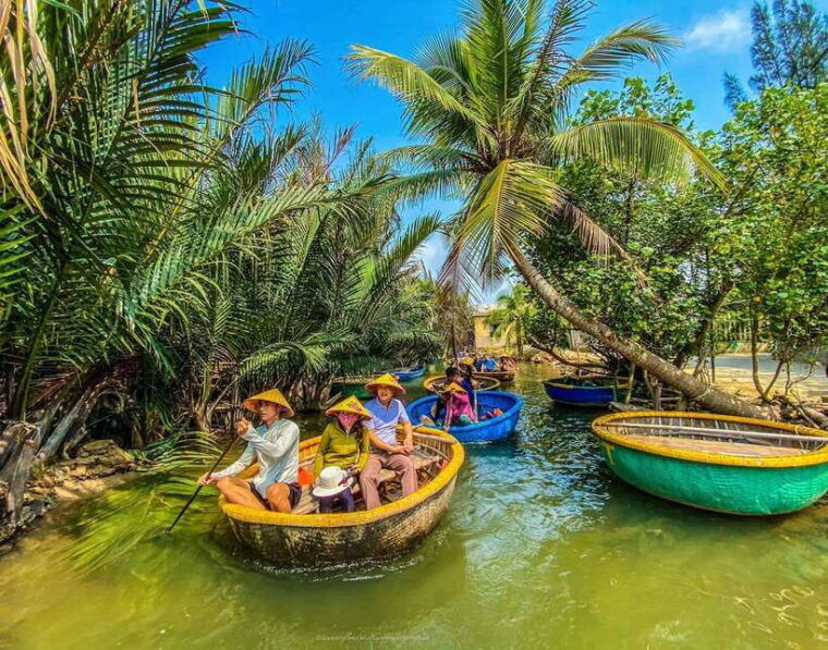 40-minutes-basket-boat-ride-in-the-water-coconut-forest