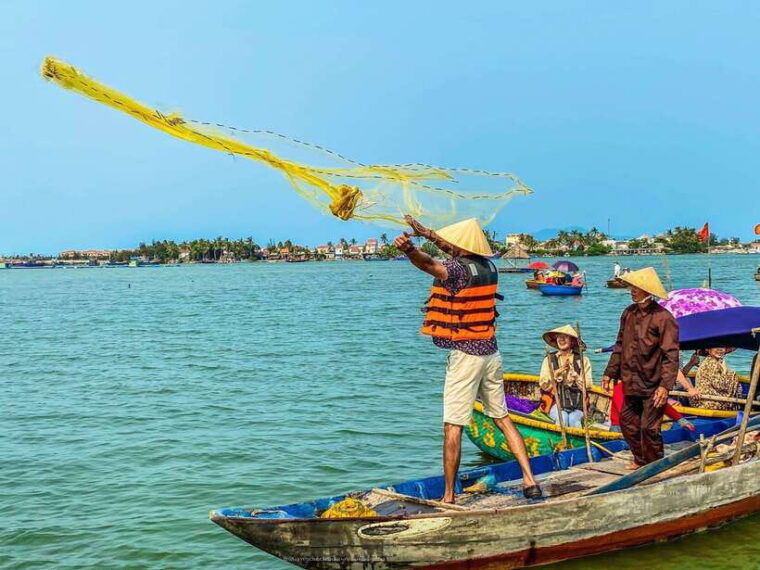 40-minutes-basket-boat-ride-in-the-water-coconut-forest