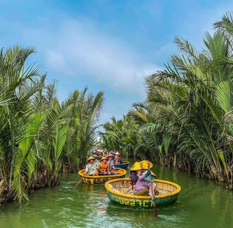 40-minutes-basket-boat-ride-in-the-water-coconut-forest