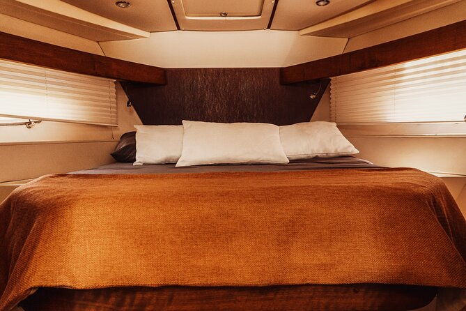 40-sealine-cruise-with-captain-and-stew