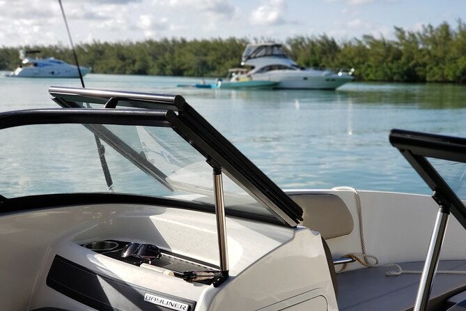 42-ft-private-yacht-miami-rent-for-2-our-4-hours-for-12-people