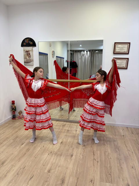 45-minutes-flamenco-dance-class-for-family-in-malaga-3
