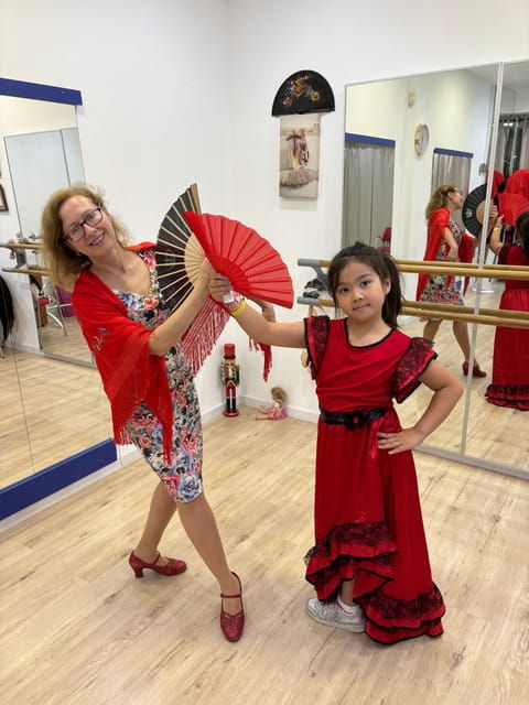 45-minutes-flamenco-dance-class-for-family-in-malaga-3