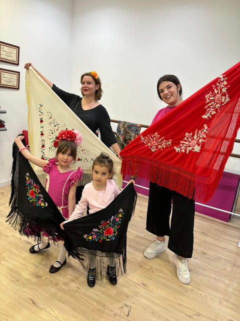 45-minutes-flamenco-dance-class-for-family-in-malaga-3