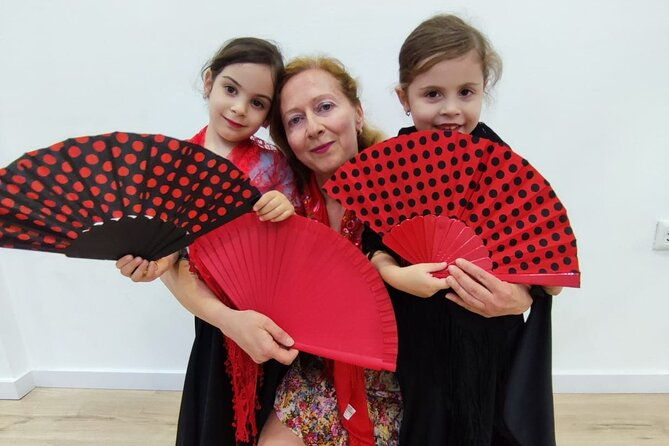 45-minutes-flamenco-dance-class-for-family-in-malaga