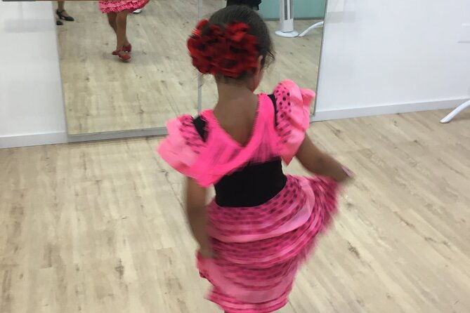 45-minutes-flamenco-dance-class-for-family-in-malaga