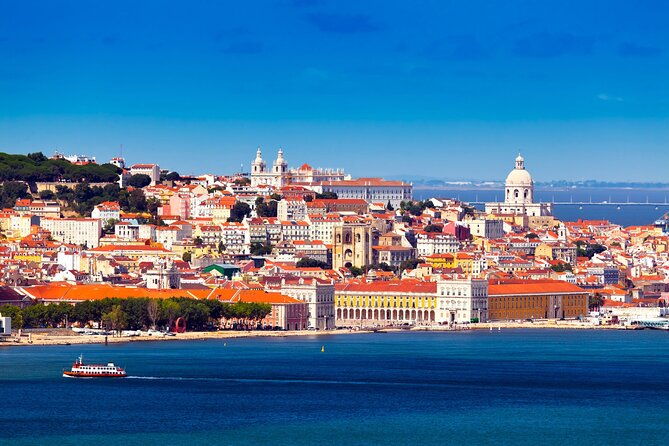 4h-exclusive-sail-in-lisbon-your-private-escape