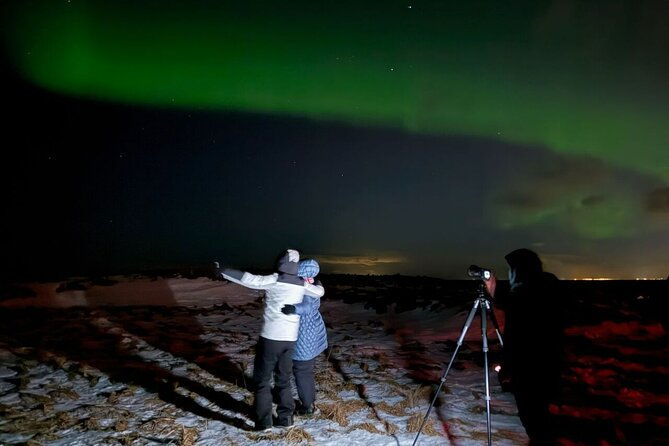 4x4-minibus-northern-lights-with-photo-and-snacks-from-reykjavik