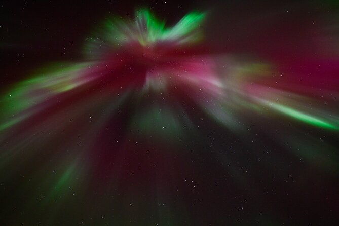 4x4-minibus-northern-lights-with-photo-and-snacks-from-reykjavik